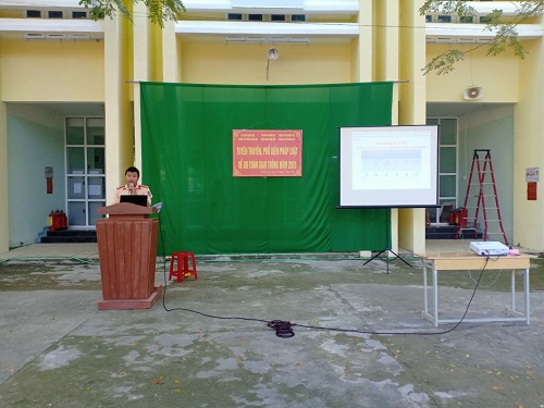 Đồng chí Nguyễn Quang Sơn, báo cáo viên buổi tuyên truyền