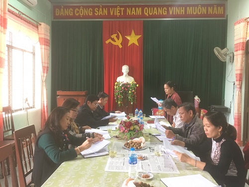 Đồng chí Đinh Thị Xuân Hương - Bí thư Huyện đoàn thông qua báo cáo hoạt động của Huyện đoàn