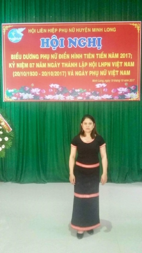 Chị Vinh tham dự hội nghị tại huyện