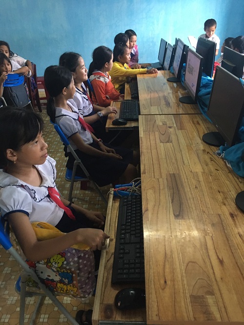 Học sinh trường TH Long Sơn tham gia thi trực tuyến