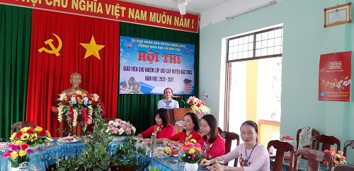 Thầy Võ Văn Vinh - Phó Trưởng Phòng GD&ĐT phát biểu tại Hội thi