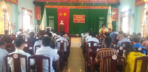 Đồng chí Đặng Sơn Quốc, Trưởng Công an xã triển khai văn bản  Nghị định số 82/CP