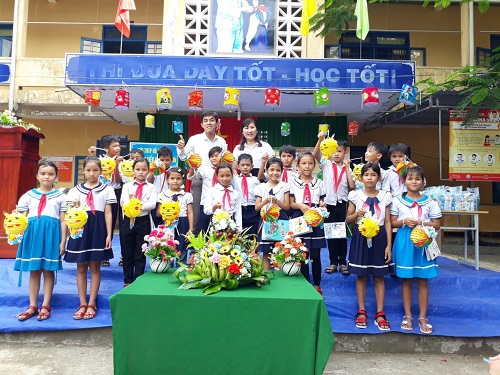 Trường tiểu học Long Sơn tổ chức vui trung thu cho học sinh