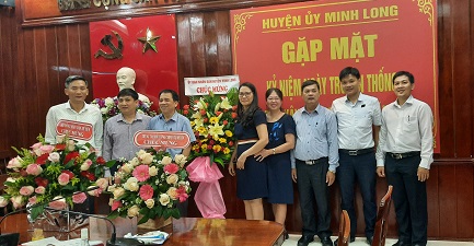 Huyện Uỷ Minh Long gặp mặt kỷ niệm ngày truyền thống các ban xây dựng Đảng và văn phòng