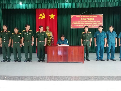 Ban CHQS huyện Minh Long Sơ kết đợt thi đua đột kích “Xứng danh Chiến sĩ Khu 5” chào mừng kỷ niệm 75 năm ngày truyền thống LLVT Quân khu (16/10/1945- 16/10/2020)
