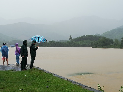 Lực lượng vũ trang huyện Minh Long sáng mãi phẩm chất “Bộ đội cụ Hồ trong mùa mưa, bão