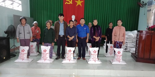 Huyện Đoàn: tặng 04 tấn gạo cho bà con khó khăn 02 xã Thanh An, Long Hiệp