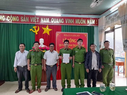 Đảng ủy xã Long Môn, huyện Minh Long đã tổ chức Lễ công bố quyết định thành lập Chi bộ Công an xã