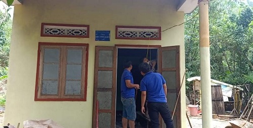 Huyện Đoàn vận động ĐVTN sửa nhà cho hộ nghèo