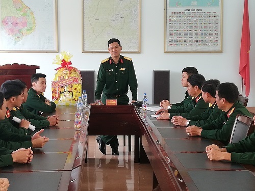 Bộ CHQS tỉnh thăm, tặng quà, chúc Tết Ban CHQS huyện và lực lượng vũ trang huyện Minh Long nhân dịp Tết Nguyên đán Tân Sửu năm 2021