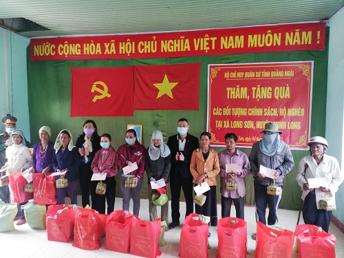 Ban CHQS huyện Minh Long phối hợp tổ chức Chương trình “Xuân đoàn kết, Tết ấm tình quân dân” tại xã Long Sơn nhân dịp Tết Nguyên đán Tân Sửu năm 2021.