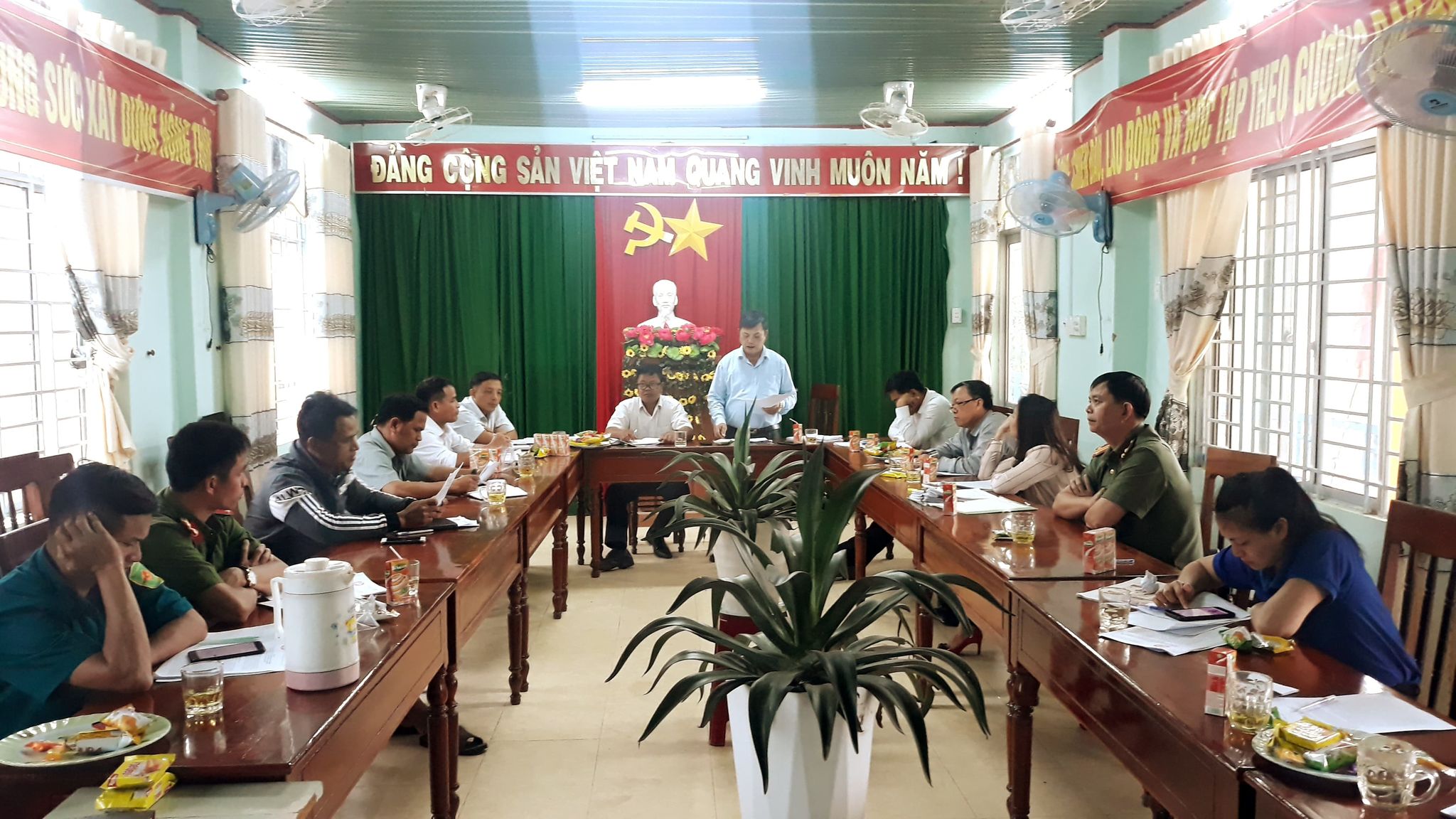 Đoàn công tác của Uỷ ban MTTQVN huyện kiểm tra, tiến độ triển khai công tác bầu cử tại xã Long Môn.
