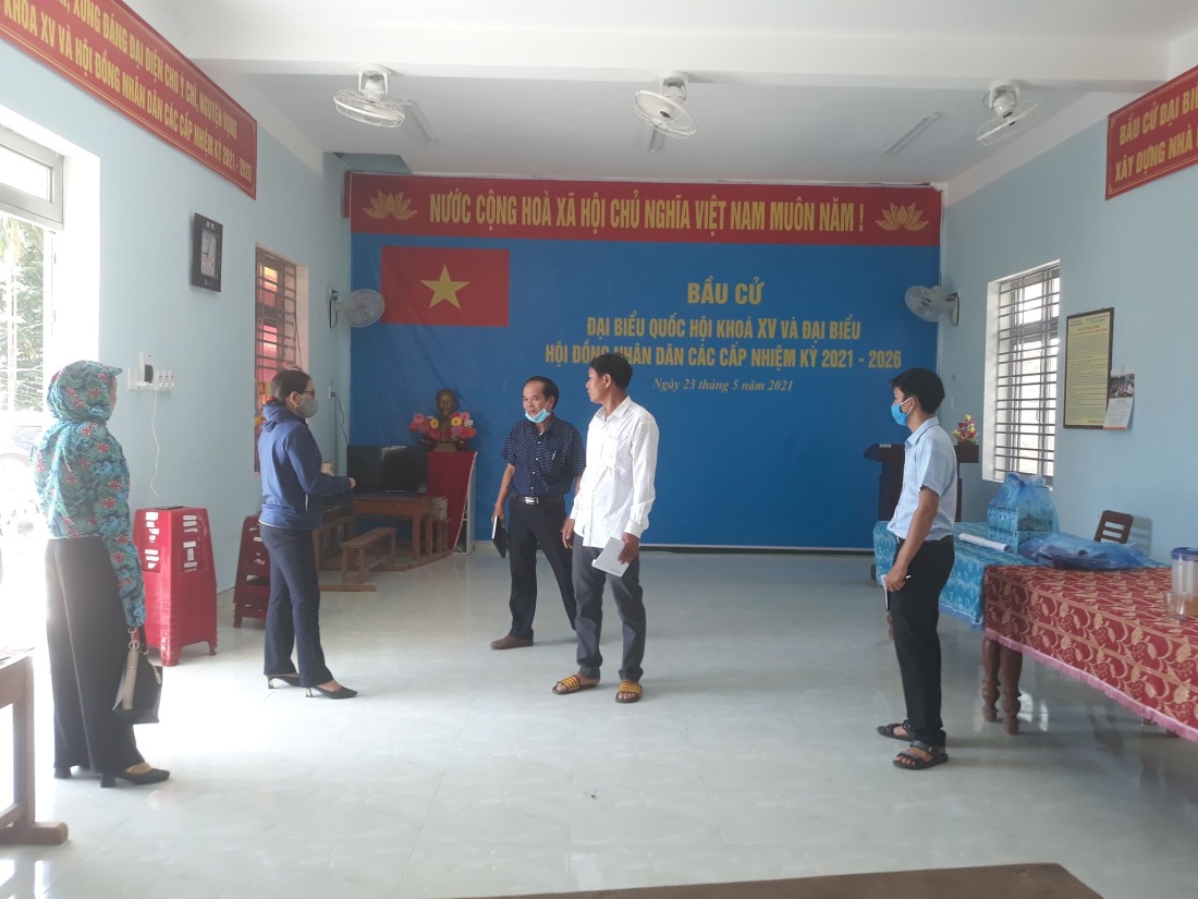 Đoàn kiểm tra số 2 HĐND tỉnh làm việc với Ủy ban bầu cử Long Sơn