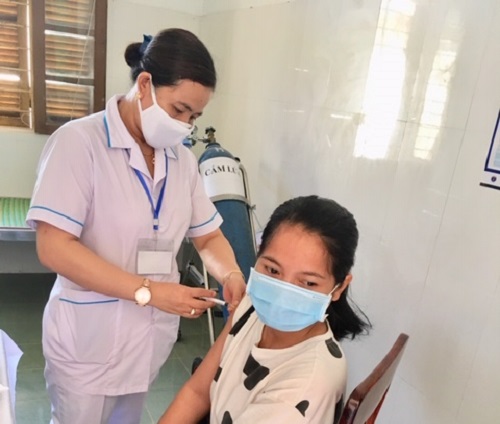 Huyện Minh Long hoàn thành việc tiêm chủng vắc xin phòng Covid-19 đợt II/2021