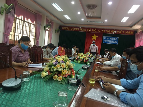 UBND huyện họp khẩn triển khai công tác phòng chống dịch bệnh covid-19