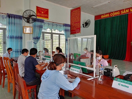 Ngân hàng CSXH huyện Minh Long đồng hành cùng người nghèo và các đối tượng chính sách khác vượt qua khó khăn trong đại dịch Covid-19