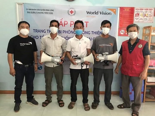 Hội Chữ thập đỏ huyện Minh Long cấp phát trang thiết bị Phòng, chống thiên tai trước mùa mưa