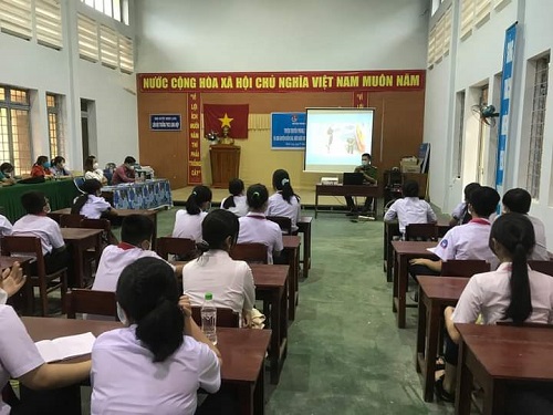 BTV Huyện Đoàn, Hội đồng đội huyện phối hợp tổ chức Tuyên truyền phòng, chống ma tuý và chủ quyền biển đảo, biên giới cho học sinh.