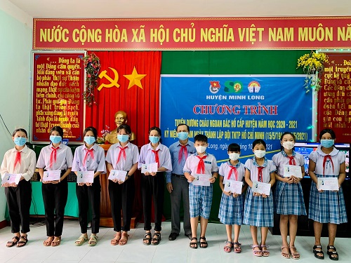 Minh Long: Tổ chức chương trình Tuyên dương Cháu ngoan Bác Hồ cấp huyện năm học 2020 - 2021