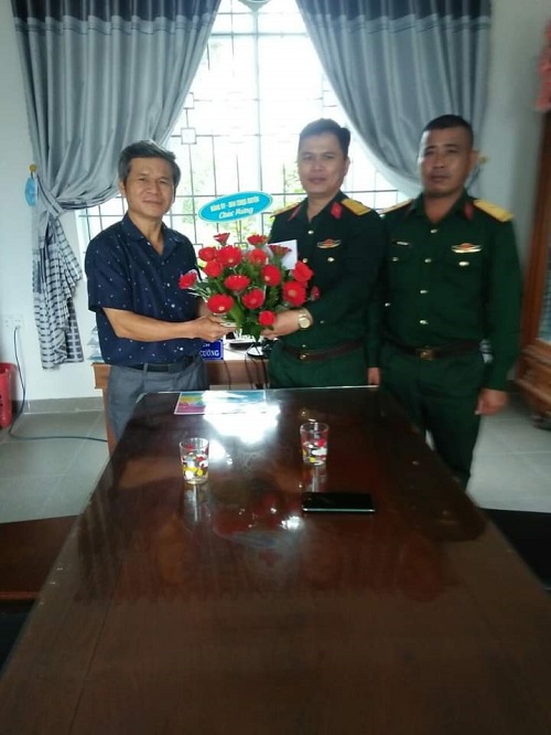 BCH quân sự huyện chúc mừng Hội CTĐ huyện nhân kỷ niệm 75 năm ngày thành lập Hội CTĐ Việt Nam