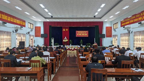 Hội đồng nhân dân huyện Minh Long tổ chức kỳ họp thứ 6.