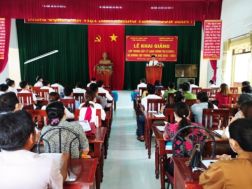 Khai giảng lớp Trung cấp Lý luận chính trị K22B01 năm 2022 huyện Minh Long.