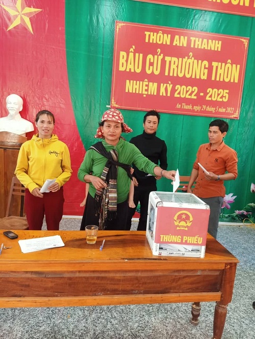 Ngày hội bầu trưởng thôn ở xã Thanh An