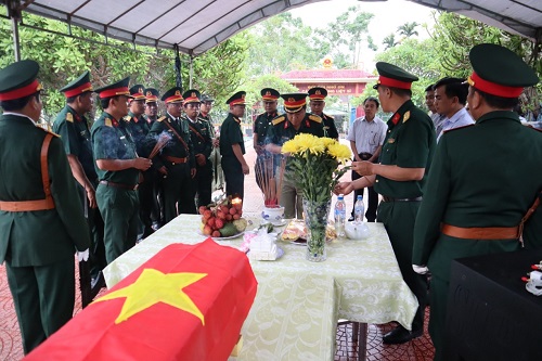 Minh Long: Tổ chức lễ truy điệu và an táng hài cốt liệt sỹ tại Nghĩa trang liệt sỹ huyện