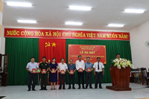 Xã Long Môn long trọng tổ chức Lễ ra mắt cuốn Lịch sử Đảng bộ xã 1930 – 2015
