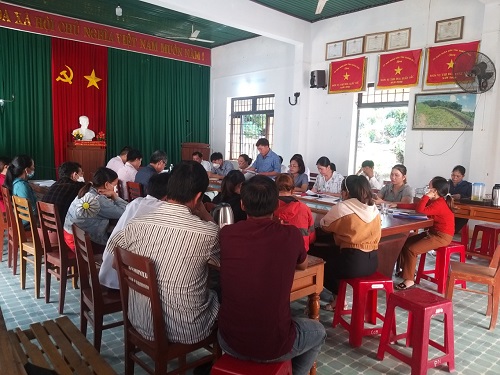 Đoàn công tác của Ban đại diện Hội đồng quản trị NHCSXH huyện làm việc tại UBND xã Long Sơn về công tác tín dụng chính sách trên địa bàn xã Long Sơn