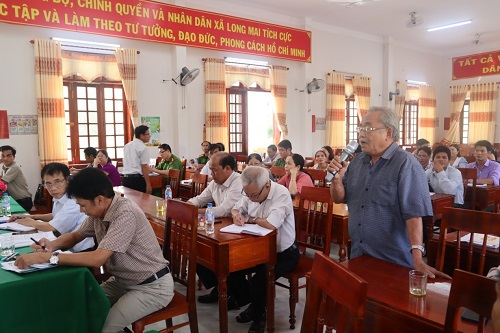 Phó Bí thư Tỉnh ủy Đinh Thị Hồng Minh tiếp xúc cử tri tại xã Long Mai
