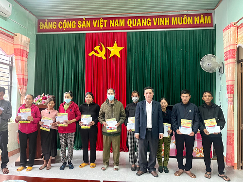 Hội Nông dân tỉnh Quảng Ngãi thăm, tặng quà nhân dịp Tết Nguyên đán 2023