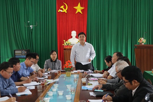 Đoàn công tác của UBND huyện làm việc với xã Long Sơn