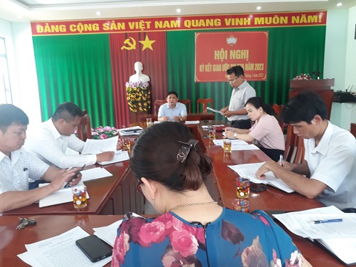 Ủy ban Mặt trận Tổ quốc Việt Nam huyện Minh Long tổ chức Hội nghị Sơ kết công tác Quý I và tổ chức ký giao ước thi đua giữa Mặt trận Tổ quốc các cấp trên địa bàn huyện