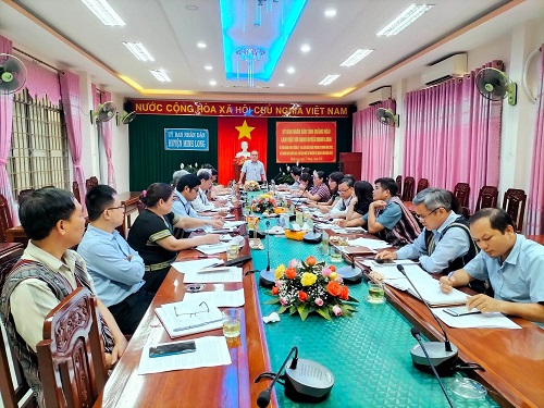 Phó Chủ tịch Thường trực UBND tỉnh Trần Hoàng Tuấn làm việc với UBND huyện Minh Long