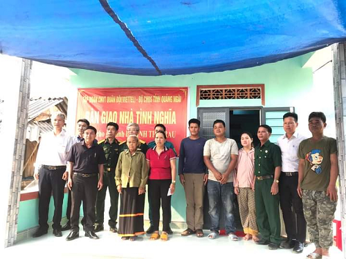 Bộ CHQS tỉnh phối hợp với Tập đoàn CNVT quân đội viettel (chi nhánh Nghĩa Hành- Minh Long) tổ chức bàn giao nhà Tình nghĩa