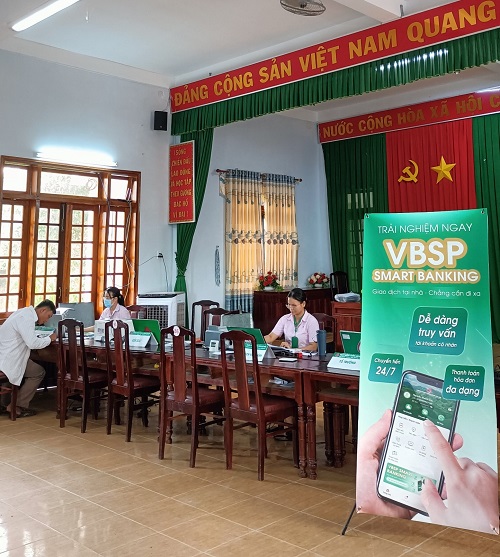 Ngân hàng Chính sách xã hội huyện Minh Long triển khai dịch vụ Mobile Banking
