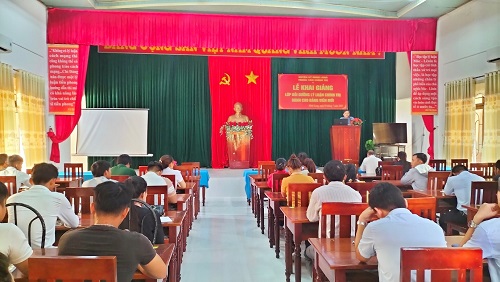 Minh Long: khai giảng Lớp bồi dưỡng lý luận chính trị dành cho Đảng viên mới.
