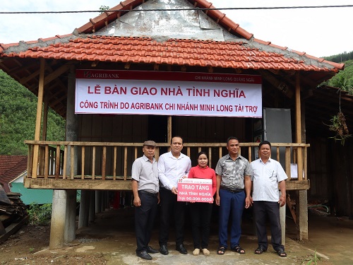 Nghiệm thu, bàn giao nhà tình nghĩa cho hộ nghèo ở thôn Cà Xen, xã Long Môn, huyện Minh Long