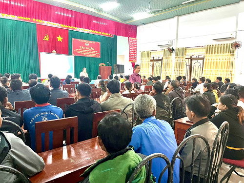 Hội Nông dân tỉnh Quảng Ngãi tổ chức Hội nghị tập huấn phát triển nguồn nhân lực thương mại thuộc Chương trình MTQG phát triển KT-XH vùng đồng bào dân tộc thiểu số và miền núi cho hội viên nông dân trên địa bàn huyện Minh Long