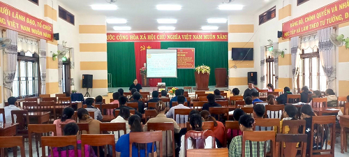 Hội Nông dân huyện Minh Long tổ chức Hội nghị tập huấn pháp luật cho tuyên tuyền viên và thành viên Câu lạc bộ “Nông dân với pháp luật” tại xã Long Môn