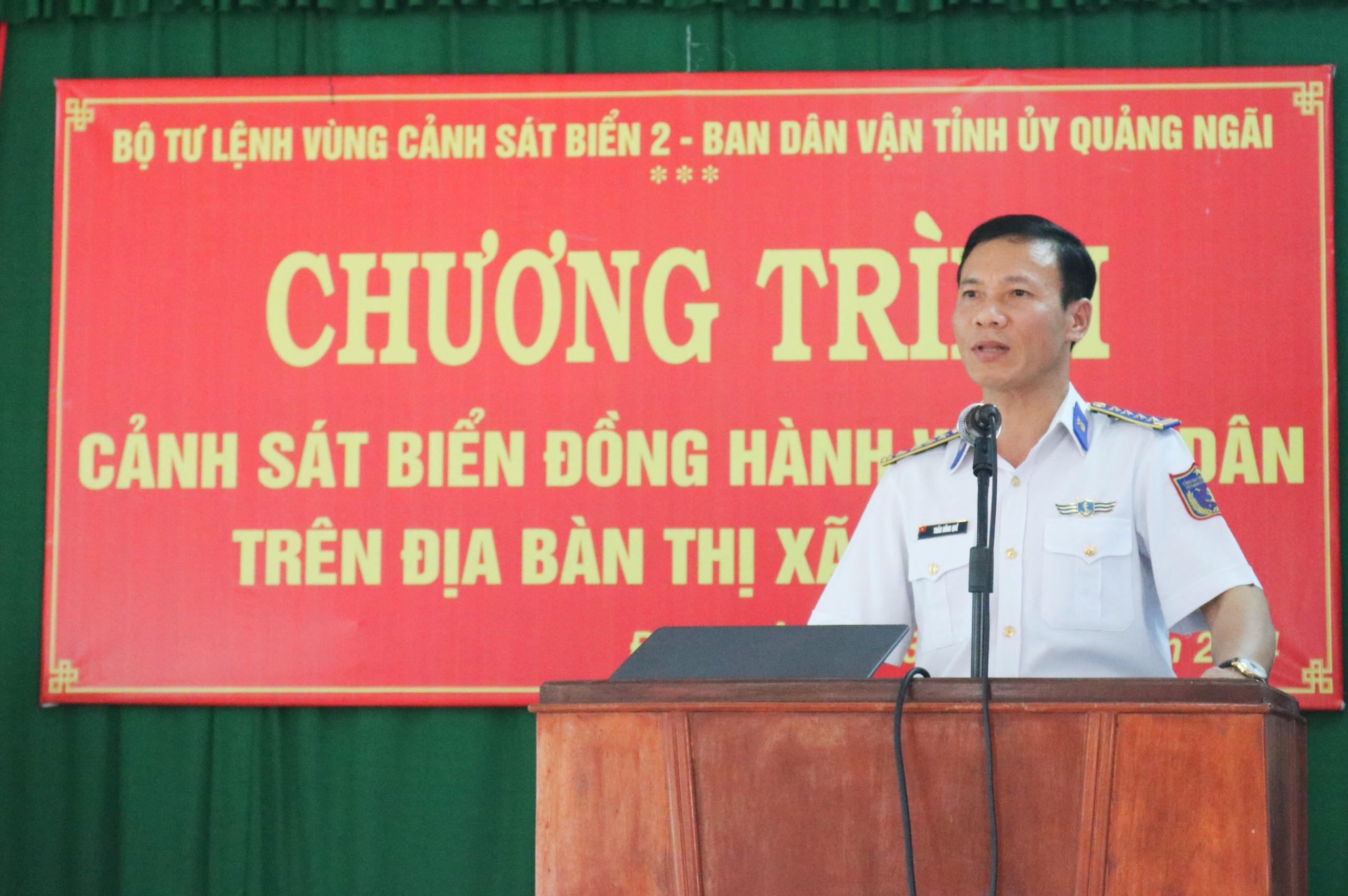 Chương trình “Cảnh sát biển đồng hành với ngư dân” tại xã Phổ Khánh