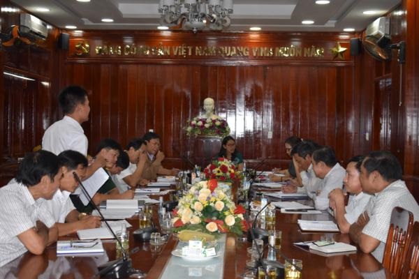 Ban Thường vụ Huyện ủy làm việc với Ban Thường vụ Đảng ủy xã Long Sơn