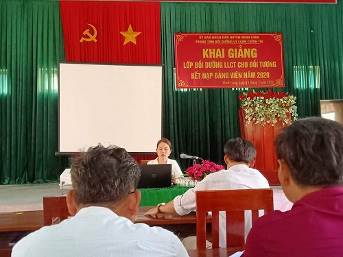 Khai giảng lớp Bồi dưỡng lý luận chính trị cho đối tượng kết nạp Đảng viên mới năm 2020 tại huyện Minh Long