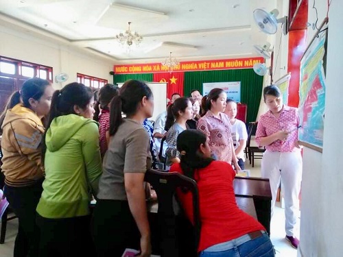 Trung tâm Y tế huyện Minh Long tập huấn cân đo trẻ cho cộng tác viên dinh dưỡng