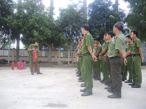 Tập huấn nghiệp vụ công tác phòng cháy chữa cháy tại Công an huyện Minh Long