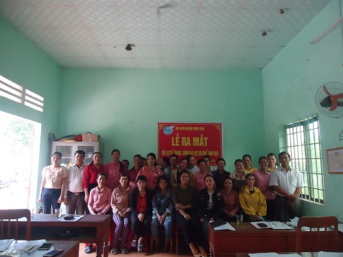 Hội liên hiệp phụ nữ huyện ra mắt câu lạc bộ “phòng chống bạo lực gia đình” tại thôn Làng Giữa - xã Long Môn