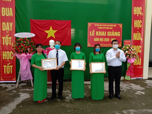 Trường THPT Minh Long khai giảng năm học mới.