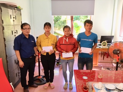 Huyện Minh Long tổ chức cấp phát tiền hỗ trợ theo Nghị định 39/2015/NĐ-CP đợt I năm 2020