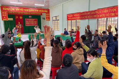 CỬ TRI MINH LONG HĂNG HÁI THAM GIA BẦU CỬ TRƯỞNG THÔN NHIỆM KỲ 2025 – 2027